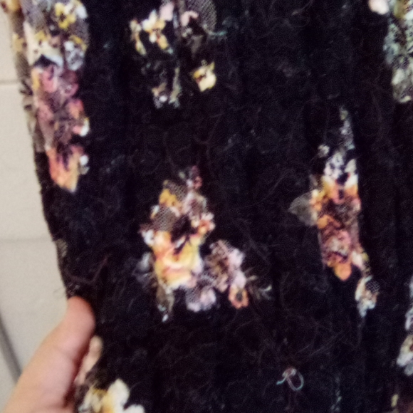A black dress with flowers on it - Picture 3 of 3